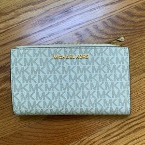 Michael Kors wallet